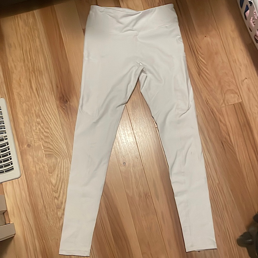 WHITE ATHLETIC LEGGINGS